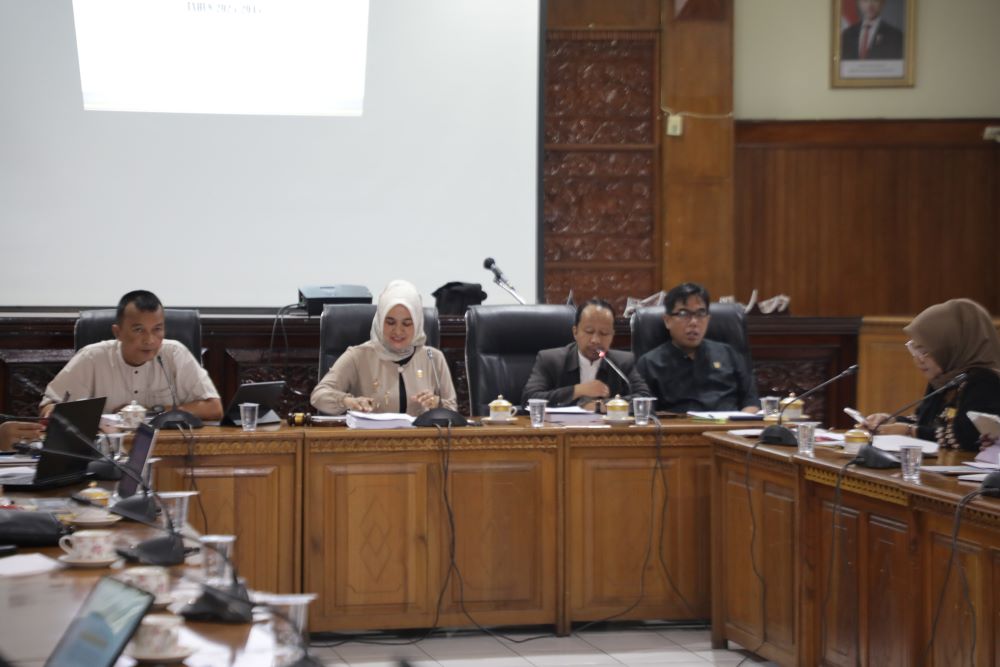 Bapemperda DPRD Kota Bukittinggi Gelar Rapat Pembahasan Evaluasi Gubernur