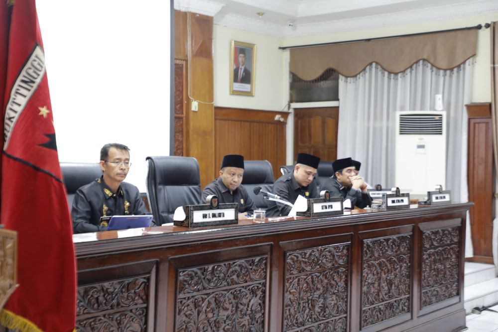 Pemandangan Umum Atas Ranperda SPBE dan RPPLH 2025-2055 Disampaikan Enam Fraksi DPRD Kota Bukittinggi