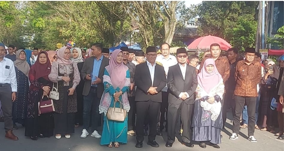 Ketua, Wakil dan Anggota DPRD Kota Bukittinggi Sambut Kedatangan Wali Kota dan Wakil Wali Kota Bukittinggi