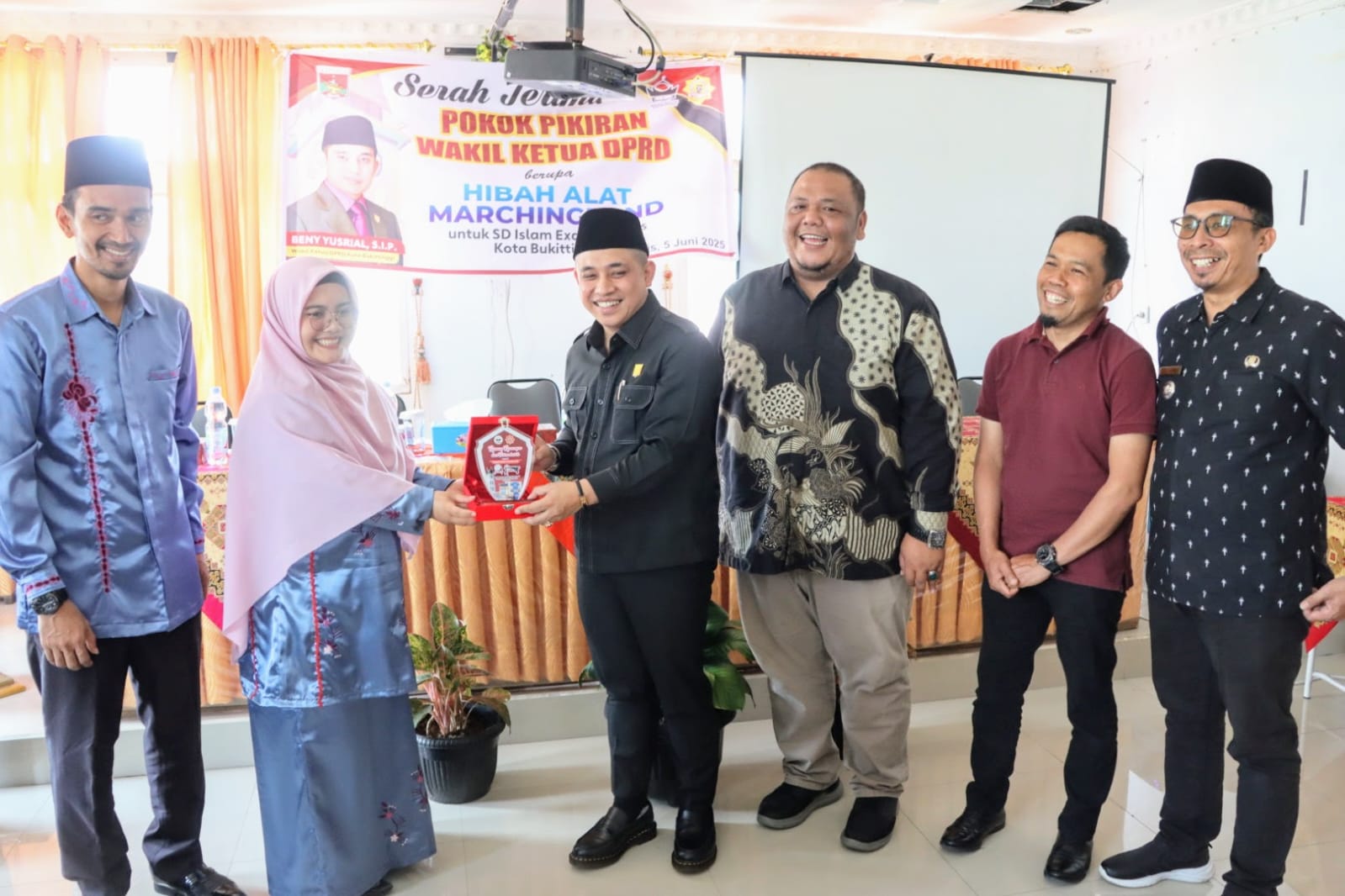 Serah Terima Pokok Pikiran Wakil Ketua DPRD Kota  Bukittinggi 