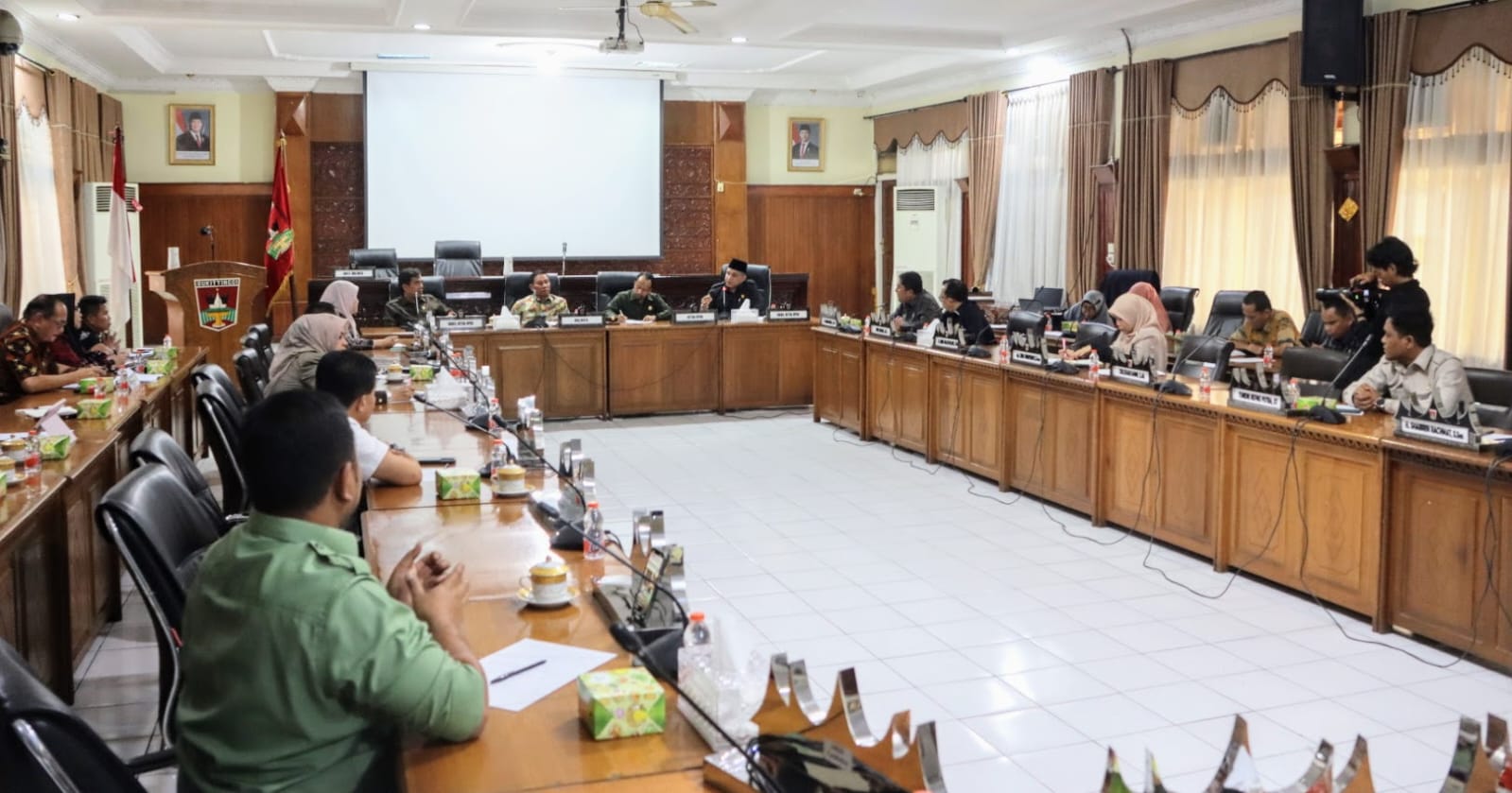 Rapat Dengar Pendapat dengan Pemerintah Daerah terkait Hasil Kajian Stasiun Lambung dan lain-lain