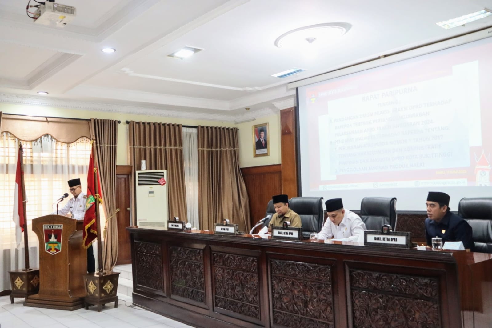 Enam Fraksi DPRD Kota Bukittinggi Sampaikan Pandangan Umum Atas Ranperda Pertanggungjawaban APBD 2024