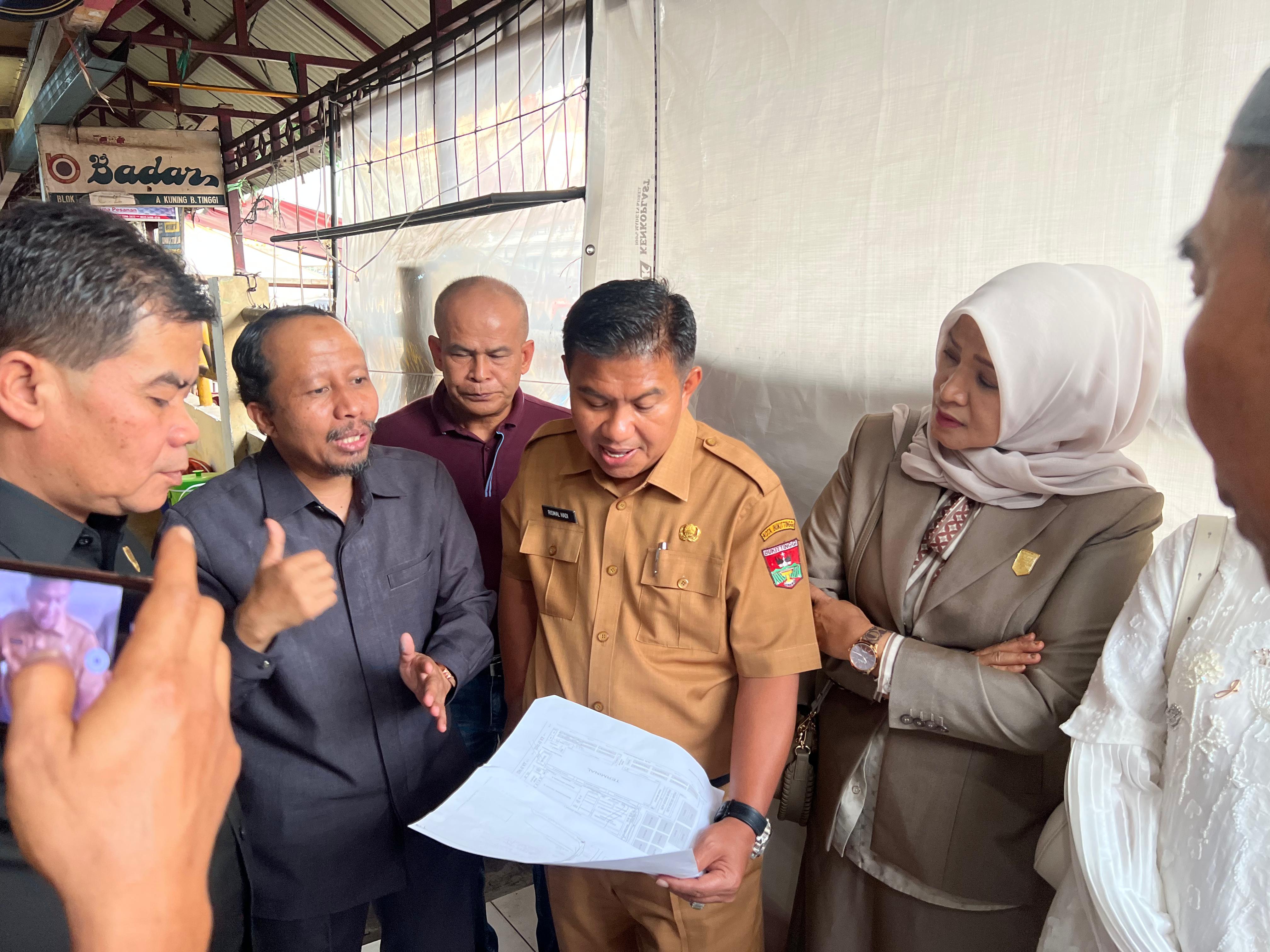 DPRD KOTA BUKITTINGGI DAN PEMKO TINJAU LOKASI
