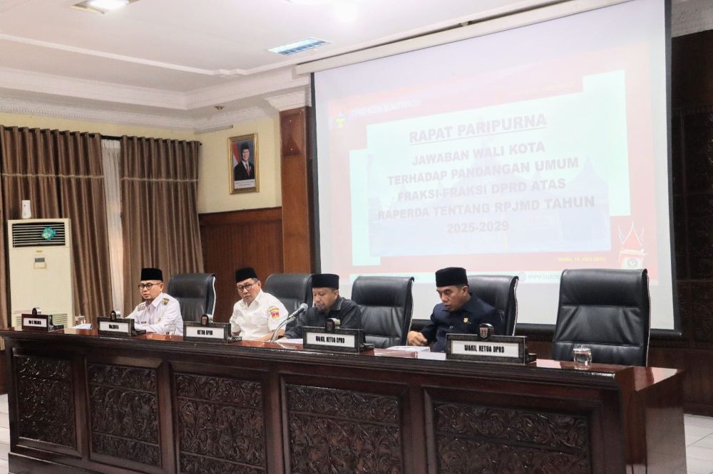 DPRD Kota Bukittinggi Gelar Rapat Paripurna Jawaban Wali Kota terhadap Pandangan Umum Fraksi-Fraksi
