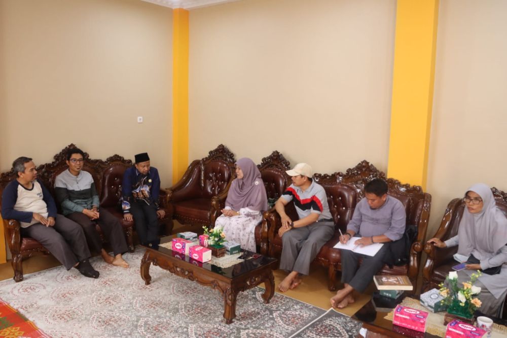 AUDENSI ANGGOTA DPRD DARI PARTAI PKS BERSAMA KEPALA STIT AHLUSUNAH KOTA BUKITTINGGI
