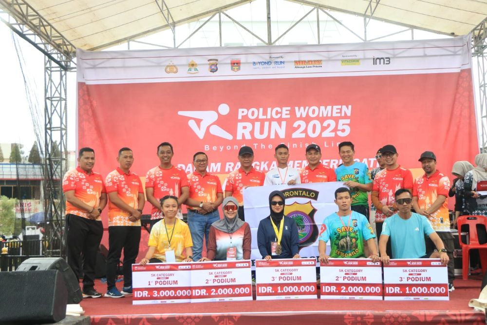 Ketua DPRD Kota Bukittinggi Hadiri, Lepas Peserta, dan Serahkan Hadiah pada Kegiatan Police Women RUN 2025