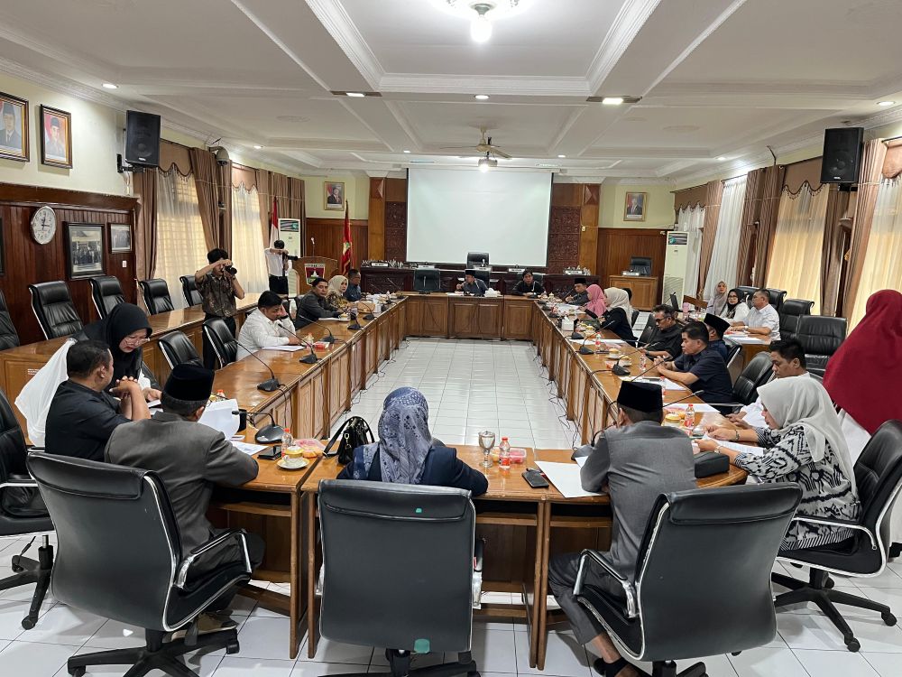 DPRD Kota Bukittinggi Laksanakan Rapat Gabungan Komisi dan Rapat Paripurna Internal