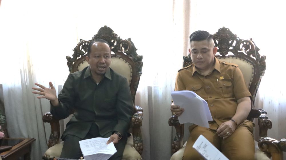 Agenda utama rapat Bamus kali ini adalah penjadwalan agenda kerja DPRD pada masa mendatang serta pembahasan hal-hal lain yang dianggap perlu