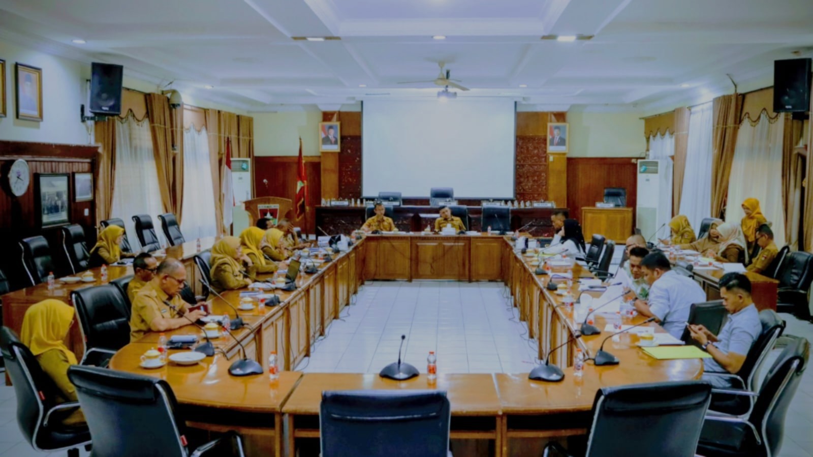 Rapat Kerja Banggar DPRD Kota Bukittinggi dengan TAPD: Pembahasan Tindak Lanjut Evaluasi Gubernur atas Laporan Pertanggungjawaban Pelaksanaan APBD TA 2024