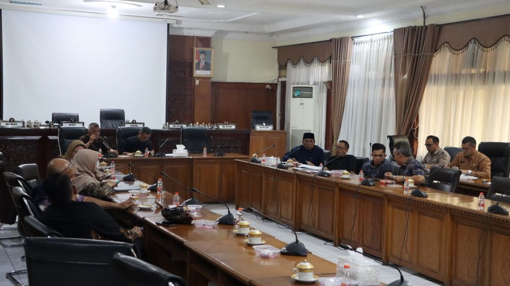 DPRD Kota Bukittinggi Gelar Rapat Pansus RPPLH Tahun 2025–2055