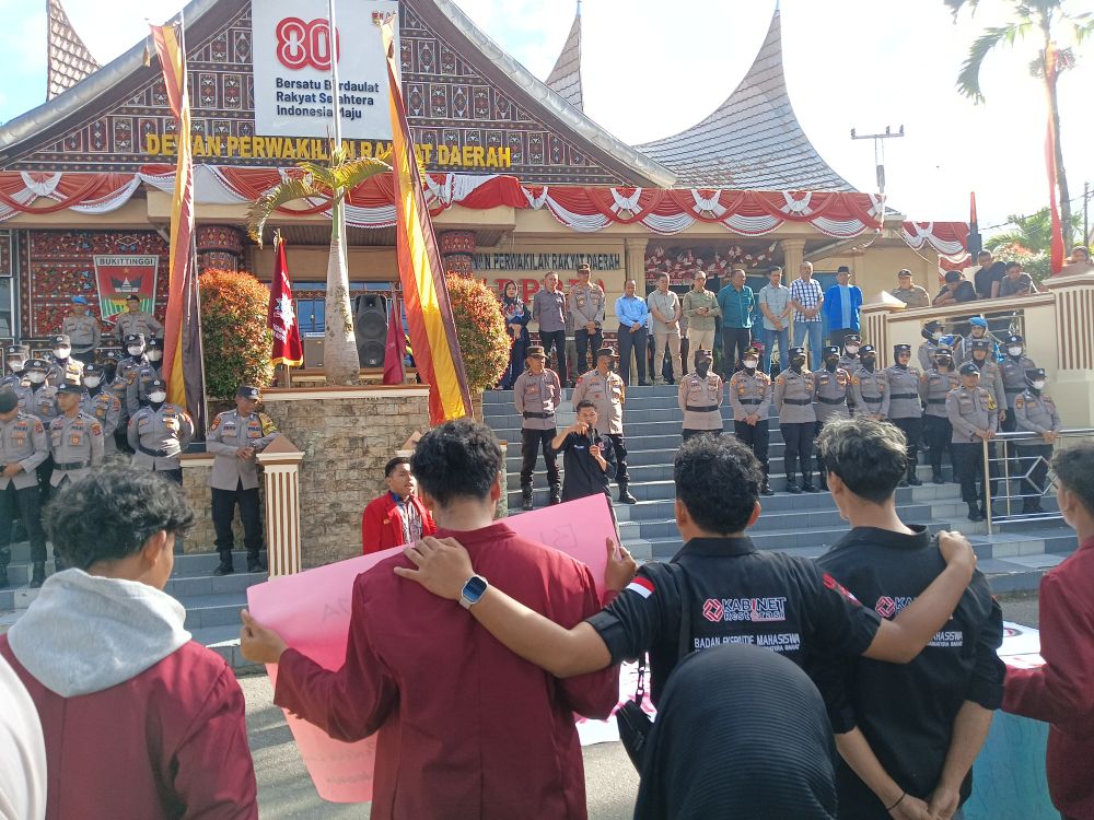 Buka Ruang Dialog Bersama Mahasiswa UM Sumbar