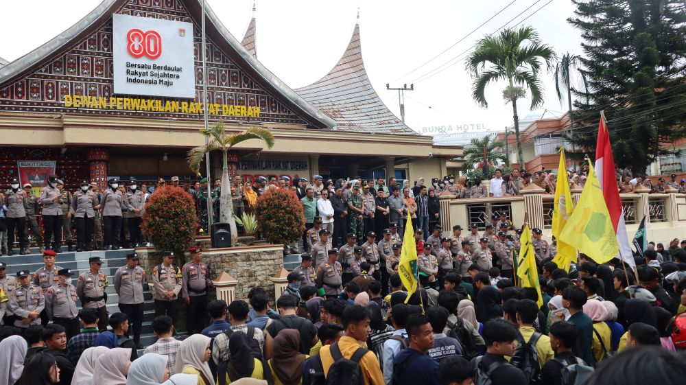 aspirasi Gerakan Bukittinggi Melawan (GBM) oleh mahasiswa, pelajar, dan masyarakat.