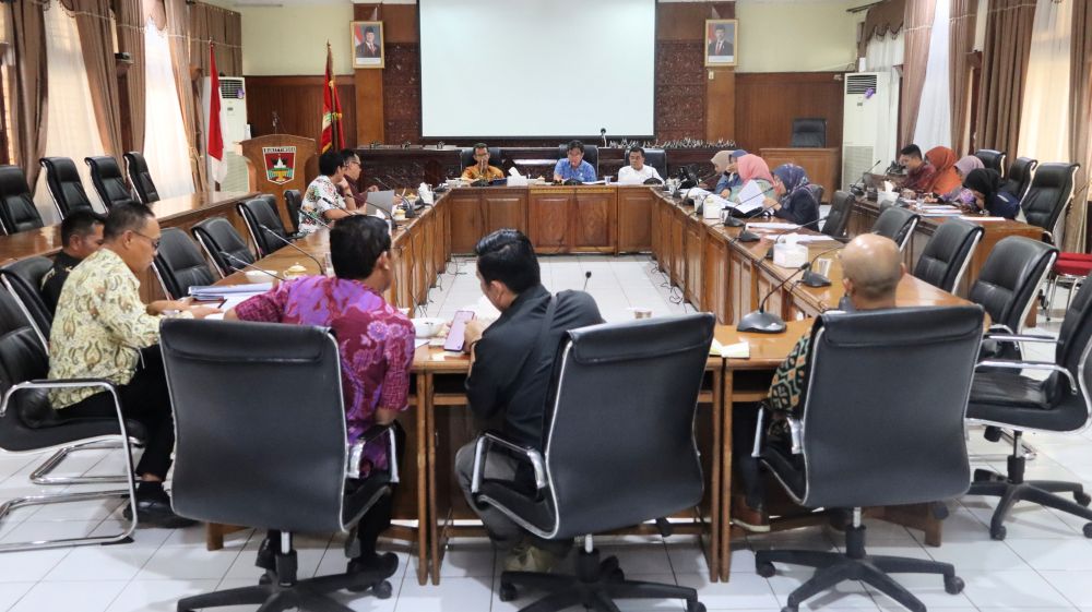 Komisi II DPRD Kota Bukittinggi Gelar Rapat Kerja Bahas Pendapatan Asli Daerah