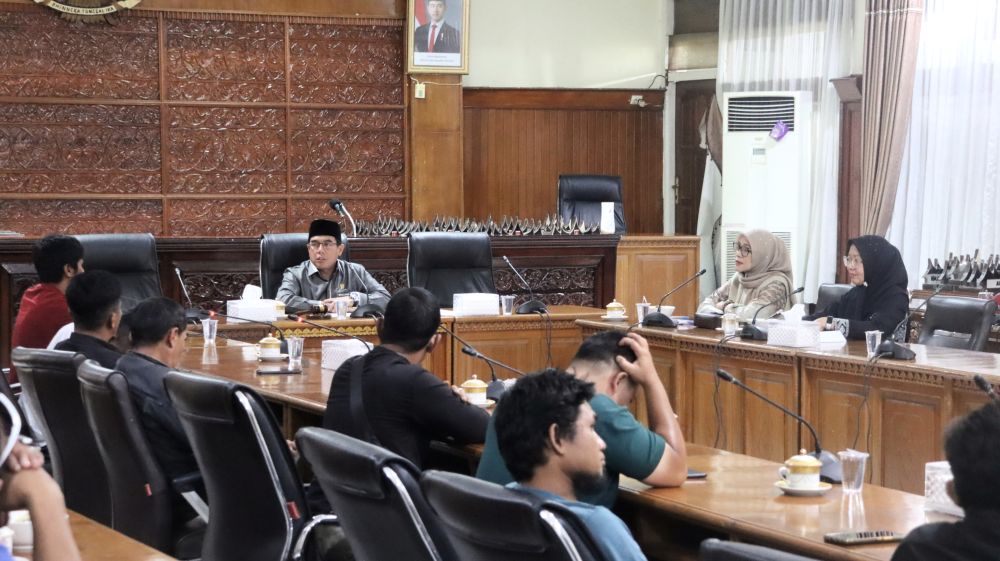 DPRD Kota Bukittinggi Gelar Rapat Audiensi Bersama Forum Komunikasi R3