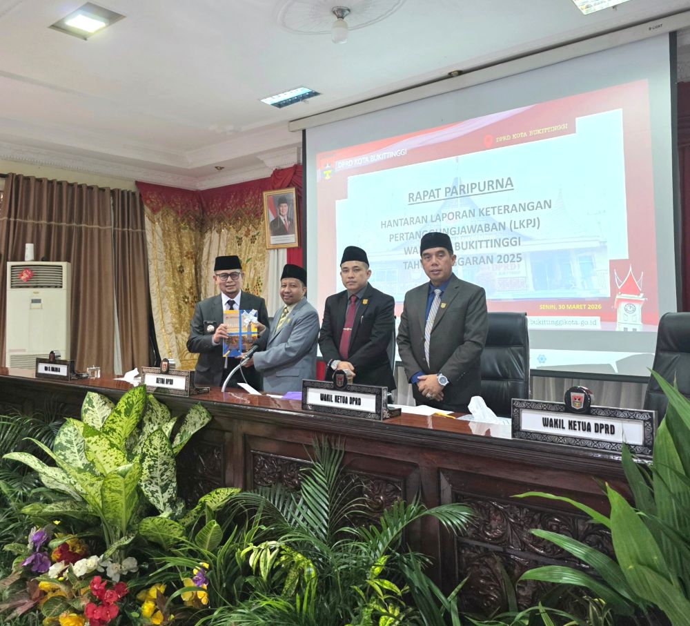 Paripurna DPRD Bukittinggi, LKPJ Wali Kota 2025 Resmi Dihantarkan