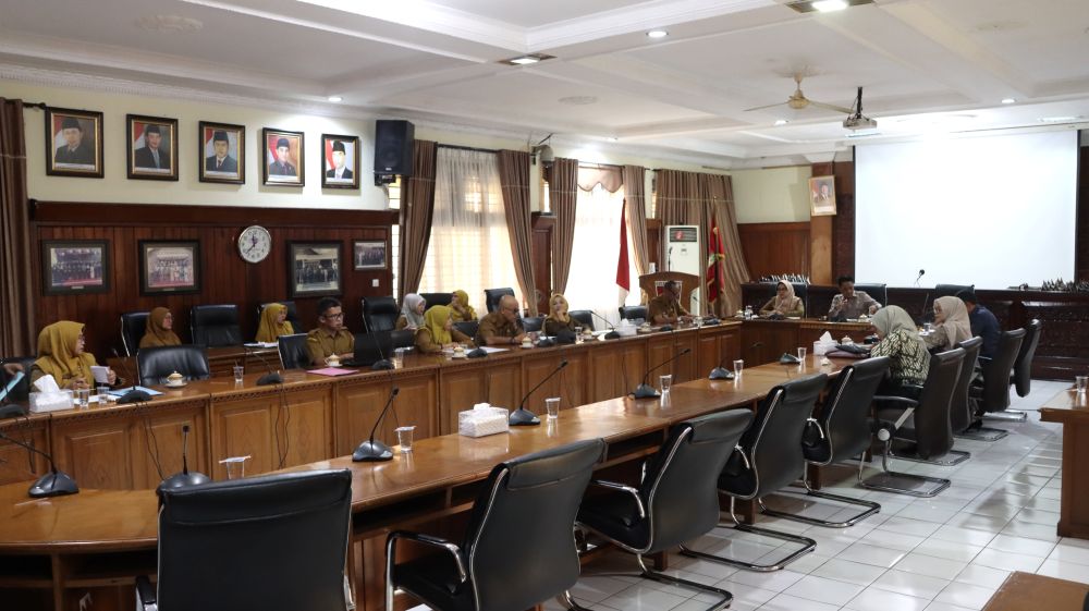 Pansus III DPRD Kota Bukittinggi Gelar Rapat Kerja Bahas LKPJ Wali Kota Tahun 2025