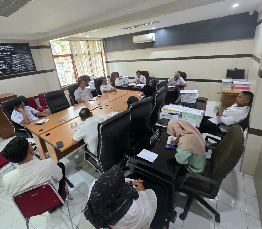 Rapat Evaluasi Sekretariat DPRD Bukittinggi Bahas Peningkatan Kinerja dan Pelayanan