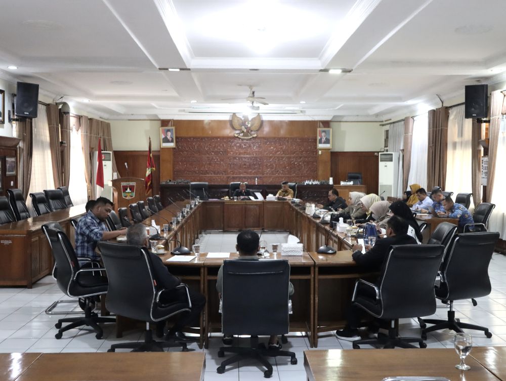 Rapat Gabungan Komisi dan Paripurna Internal DPRD Bukittinggi Setujui Laporan Pansus LKPJ Walikota Tahun Anggaran 2025