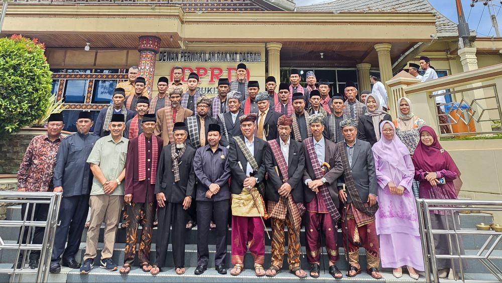 DPRD KOTA BUKITTINGGI GELAR SILATURAHMI BERSAMA PASUKUAN JAMBAK GUGUAK PANJANG