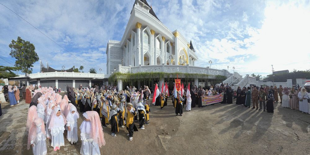 Ketua DPRD dan Wawako Bukittinggi Resmi Lepas Pawai Ta’aruf TKQ SURYA KIDS Qu’
