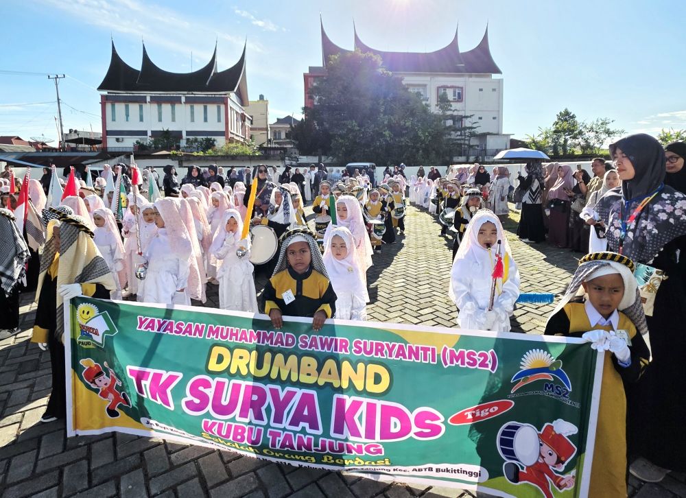 Ketua DPRD Kota Bukittinggi Lepas Pawai Haflah Khatam Iqra’ TKQ Surya Kids Qu’ se-Kecamatan ABTB