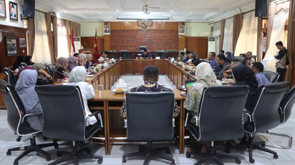 DPRD Kota Bukittinggi Gelar Rapat Kerja Bersama PMI, RSUD, RSAM, Cabang Dinas Pendidikan dan BPJS Bahas Peningkatan Pelayanan Publik