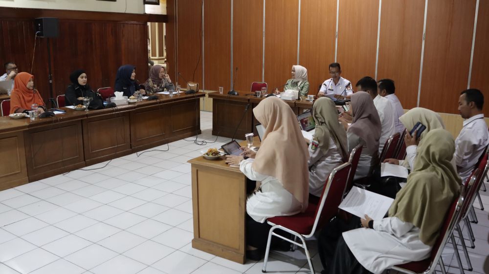 BAPEMPERDA DPRD KOTA BUKITTINGGI GELAR RAPAT KERJA BERSAMA PEMERINTAH KOTA BAHAS PERUBAHAN PERDA PAJAK DAN RETRIBUSI DAERAH