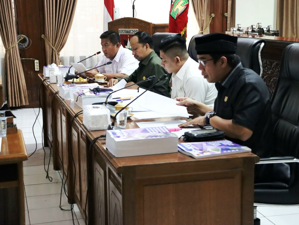 Banggar DPRD Kota Bukittinggi Tuntaskan Pembahasan Perubahan APBD 2026 Melalui Rapat Kerja Maraton Bersama TAPD