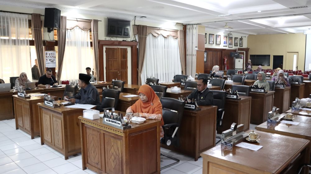 Rapat Gabungan Komisi DPRD Bahas Laporan Bapemperda terhadap Ranperda Perubahan Pajak Daerah dan Retribusi Daerah