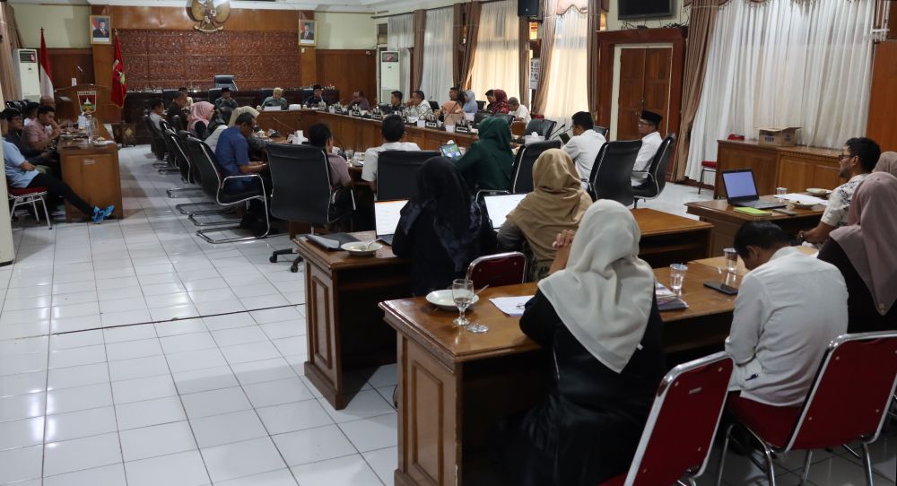 Badan Anggaran DPRD Kota Bukittinggi Gelar Rapat Kerja Bersama TAPD Bahas Agenda Pembahasan APBD