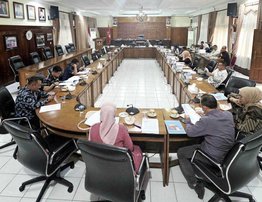 DPRD Kota Bukittinggi Gelar Rapat Gabungan Komisi dan Paripurna Internal