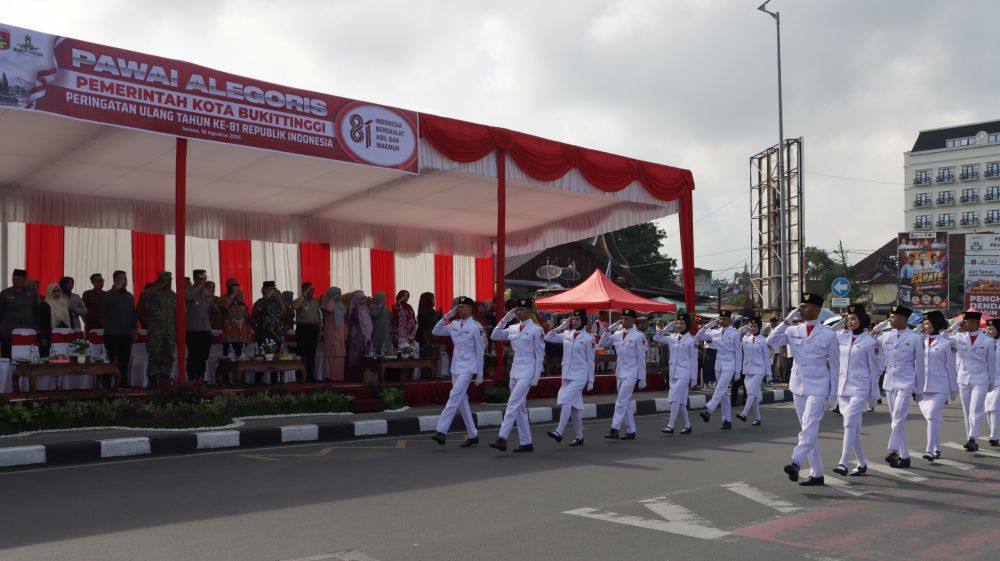 Pawai Alegoris HUT ke-81 RI Meriah, Ketua DPRD Bukittinggi Dorong Penguatan Ideologi Pancasila dan Evaluasi Waktu Pelaksanaan
