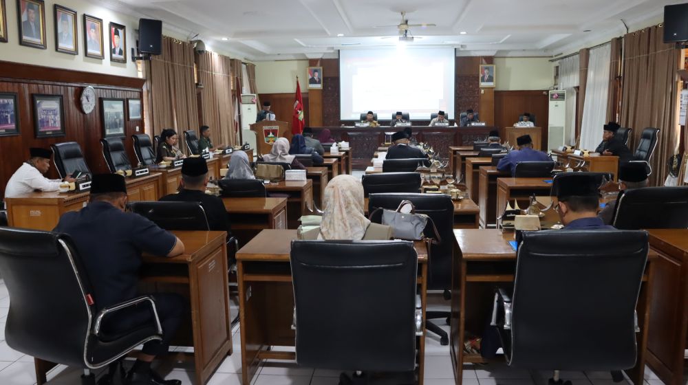 DPRD DAN PEMKO BUKITTINGGI TANDATANGANI NOTA KESEPAKATAN KUA-PPAS APBD TAHUN ANGGARAN 2027 